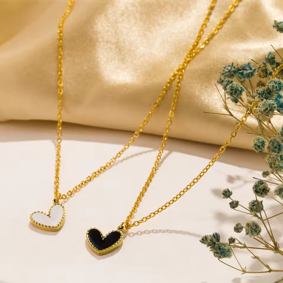 Lean Necklace in white enamel with slanted heart pendant on gold chain